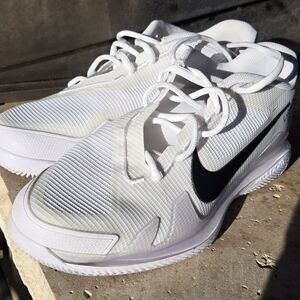 Nike Men's White and Black Athletic Shoes